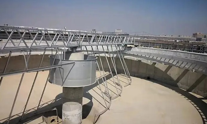 ZQXN型週邊傳動(dong)全(quan)橋虹吸(xi)式(shi)吸泥(ni)機