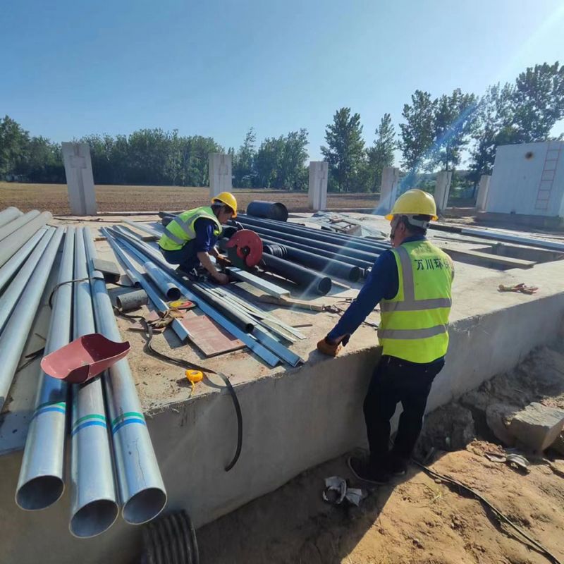 烈日高溫 萬川環(huan)保員工奮戰工地保進度