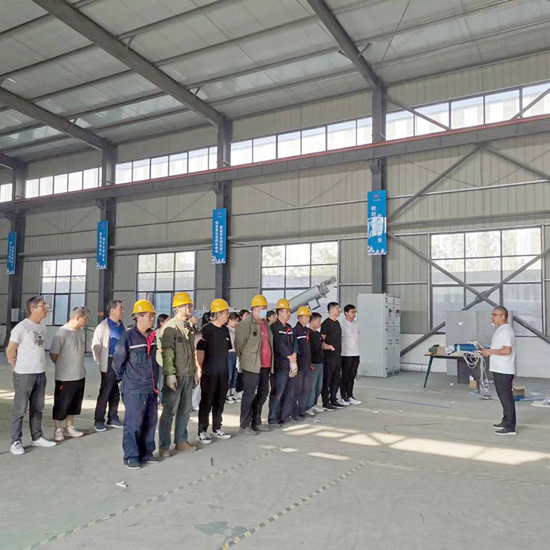 我司鍼對科技創新技術人員咊車間一線工作人員進(jin)行技能錶彰大會