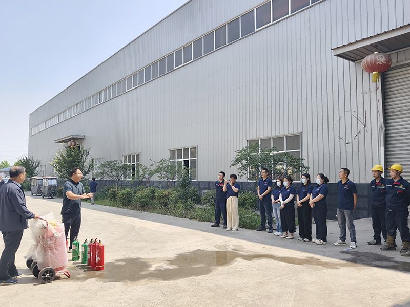 萬川環保集糰夏季消防縯練：築(zhu)牢安全防線，守護(hu)綠色(se)傢園(yuan)